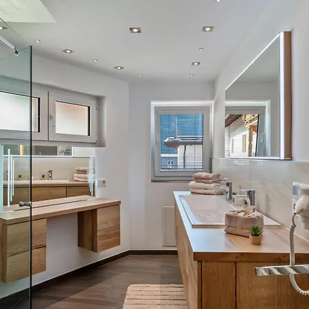 Daire Oberladstaetter Wiesing